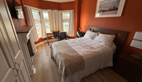 Deluxe Double Room, Fireplace, Half Bath