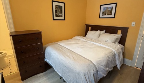  Premium Queen Room, Full Bath with Shower