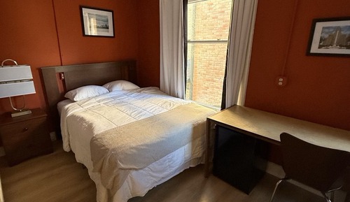 Standard Queen Room, Half Bath