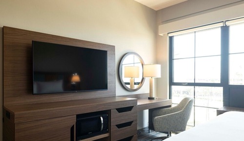 Room, 1 King Bed with Sofa bed, Accessible, City View (Hearing)