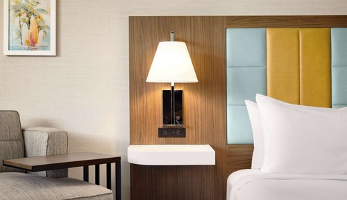 Room, 1 King Bed, Accessible, Bathtub (Mobility & Hearing)