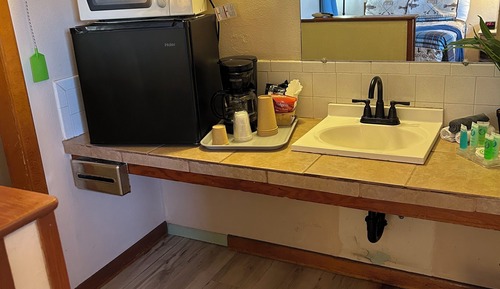 Suite #4, Deluxe Studio Suite, 2 Queen Beds, Kitchenette, Ground Floor