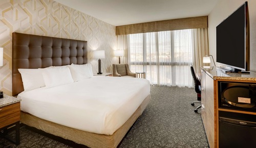 Room, 1 King Bed, Accessible (Meeting, Tub, 2 Rooms)