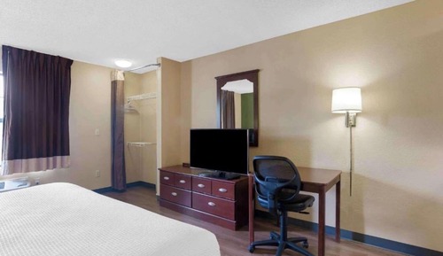 1 QUEEN BED | NON-SMOKING, KITCHEN