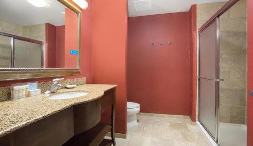 Queen Room with Two Queen Beds and Bath Tub - Non-Smoking
