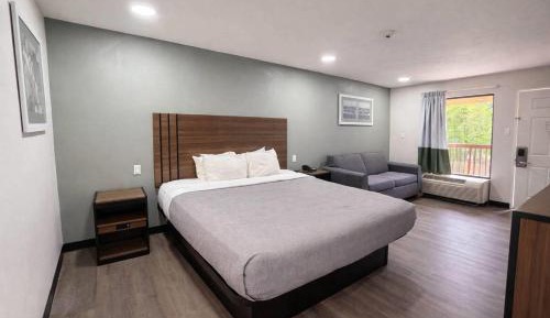 King Room - Non-Smoking
