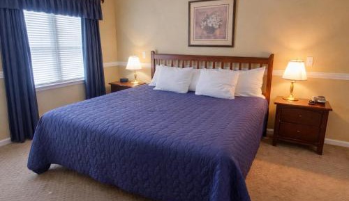 Deluxe Queen Suite