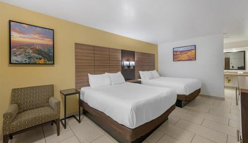 Queen Room with Two Queen Beds and Bath Tub - Disability Access/Non-Smoking 