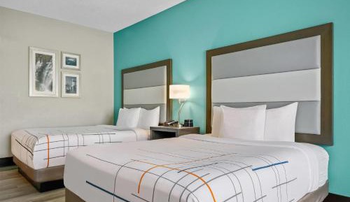 Queen Room with Two Queen Beds - Mobility/Hearing Accessible - Non-Smoking