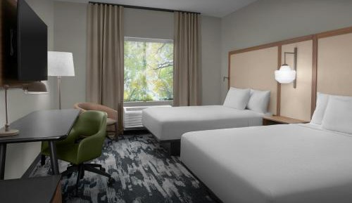 Standard Queen Room with Two Queen Beds and Adapted Tub - Mobility Accessible