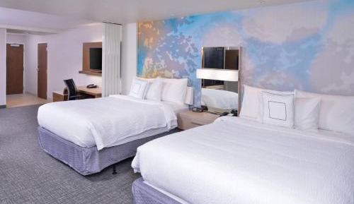 One-Bedroom Queen Suite with Two Queen Beds and Sofa Bed