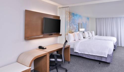 Queen Room with Two Queen Beds and Bathtub - Mobility Access