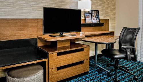 Studio with King Bed, Roll-In Shower, Transfer Shower and Sofa Bed - Mobility Access/Hearing Accessible