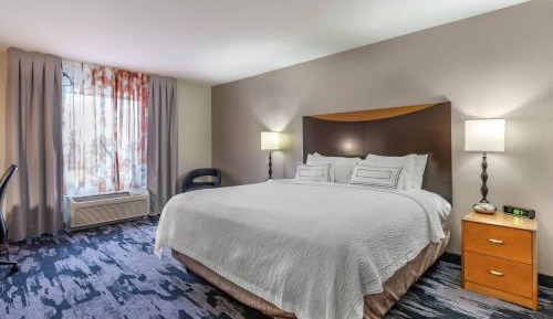 King Room with Roll-In Shower - Mobility Access/Hearing Accessible