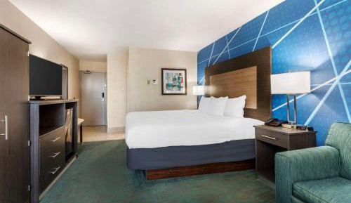 King Room with Roll-In Shower - Disability Access/Non Smoking