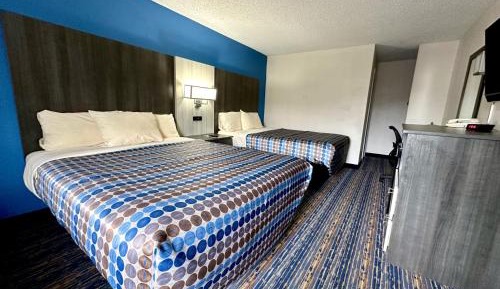 Queen Room with Two Queen Beds - Smoking