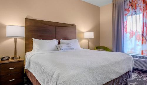 King Room with Roll-In Shower - Mobility Access/Hearing Accessible