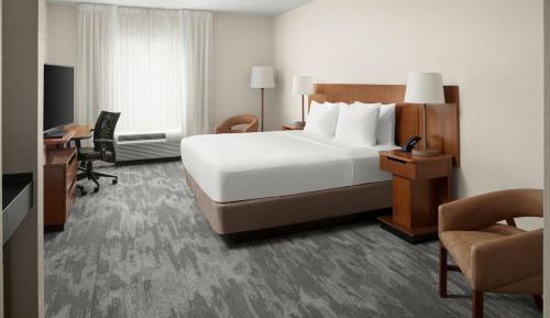 King Room with Roll-In Shower - Mobility Access/Hearing Accessible