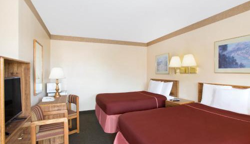 Queen Room with Two Queen Beds - Non-Smoking