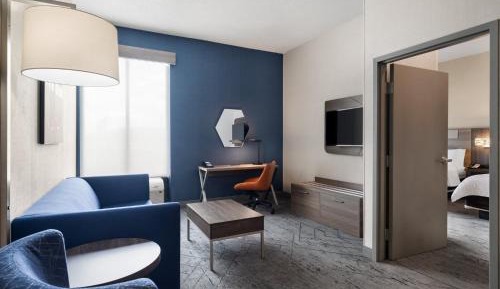 One-Bedroom Queen Suite