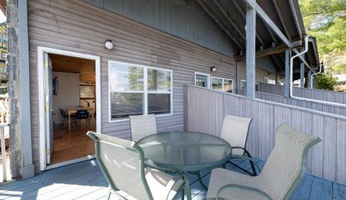 Lakeview Townhouse with Private Deck