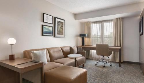 One-Bedroom Queen Suite