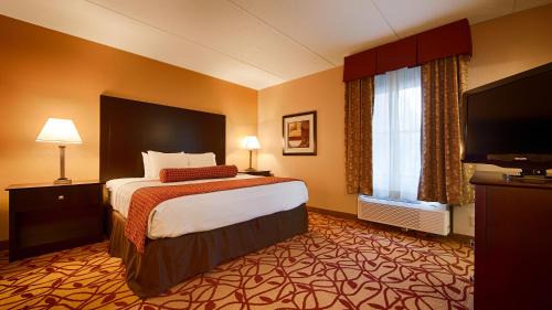 Large King Room with Courtyard View - Non-Smoking