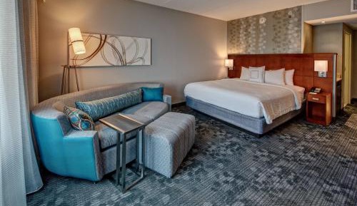 King Room with Bathtub - Mobility Access/Hearing Accessible