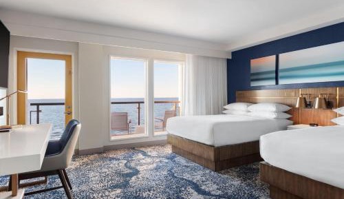 Beachfront Queen Suite with Balcony - Hearing Accessible