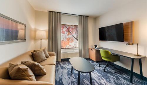 Queen Suite with Two Queen Beds, Bathtub and Sofa Bed - Mobility Access/Hearing Accessible