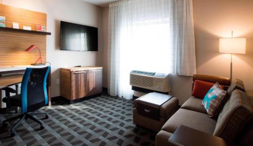 One-Bedroom Queen Suite