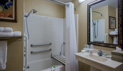 Standard Room with Two Queen Beds - Communications Accessible Tub
