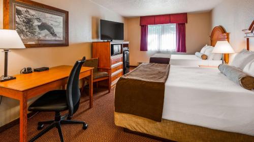 Queen Room with Two Queen Beds with Sofa Bed - Non-Smoking