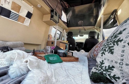Kahului RV Rental | 2022Mercedes-BenzRV,Pop-Top，03