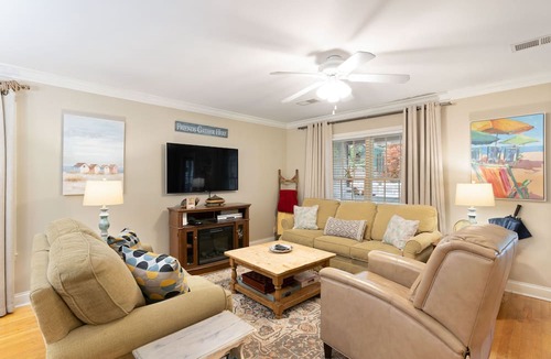 King City House | Village Walk - 3 bedrooms, 2 1/2 bathrooms located next to the Village