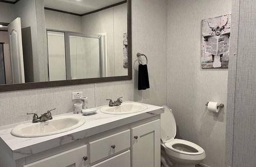 Central City House | Cozy, Peaceful New 3/2 Motor Home Gated Near Expwy.