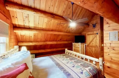 Trenton Cabin | Silver's Log Cabin w/ Fire Pit near Acadia National Park