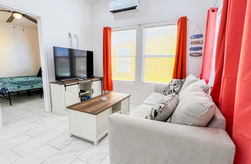 Aransas Pass Cabin | Escape to our cozy 2 bedroom cabin in Aransas Pass, perfect for up to 6