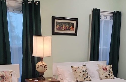 Titusville Bed & Breakfast | Great solar eclipse viewing! Beautiful room, 2 queen beds & private bath.