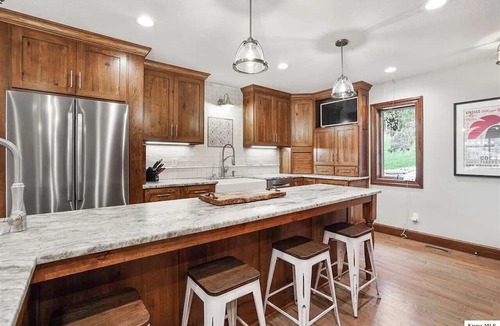 Howard House | Comfortable Lakefront Home with beautiful dock on Apple Valley Lake, Ohio.