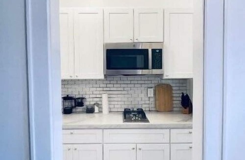 East Avenue Apartment | This apartment is a 1 bedroom(s), 1 bathrooms, located in Rochester, NY.