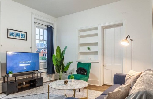 Front Park House | This house is a 2 bedroom(s), 1 bathrooms, located in Buffalo, NY.