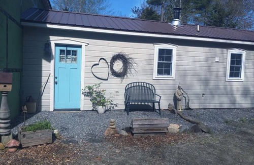 Bristol Cabin | Peaceful Herbal Homestead Cabin Retreat in Bristol, Maine