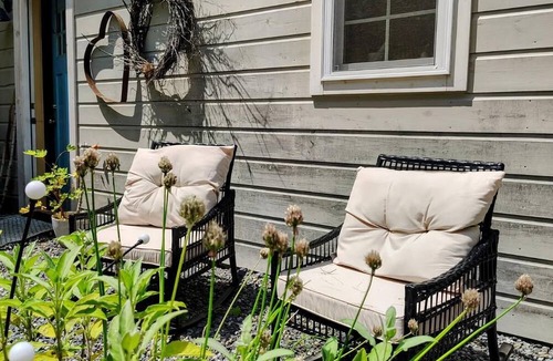 Bristol Cabin | Peaceful Herbal Homestead Cabin Retreat in Bristol, Maine