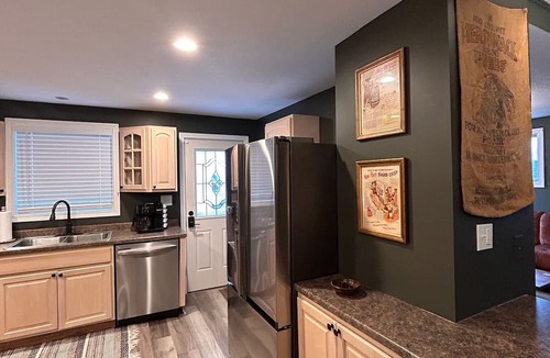 Berlin House | Spacious 5BR Retreat - Ride The Wilds Direct from our Driveway!