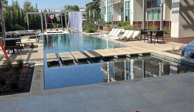5Bd 2ba Twnhme w/attached garage, 30ft ceilings, 2 masters, & free Wi-Fi 1gbps