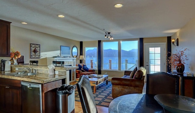 Lakeshore Lodging Lodge 720