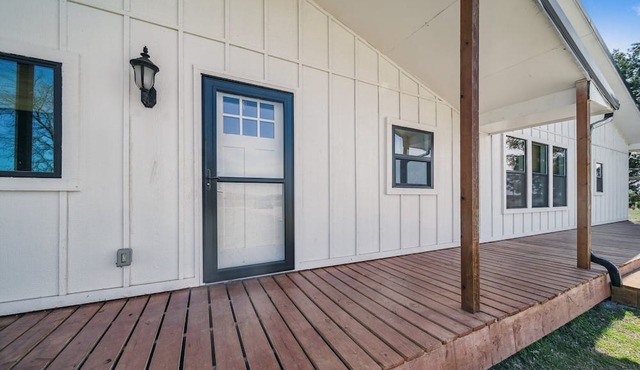 4-bedroom 3 bath house in tranquil Adair. With Large hang out barn.
